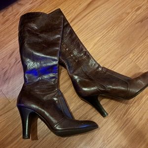 Gently worn women's Italian boots in nice shape.